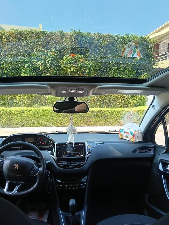 Peugeot 208 TOI panoramique 