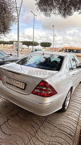 Mercedes-Benz 220 Diesel Automatique 2006 à Nador - 2