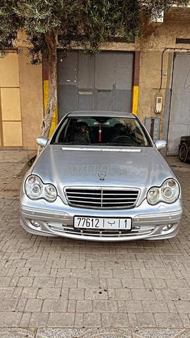 Mercedes-Benz 220 Diesel Automatique 2006 à Nador