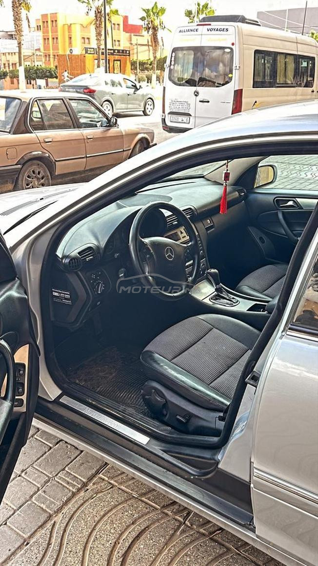 Mercedes-Benz 220 Diesel Automatique 2006 à Nador