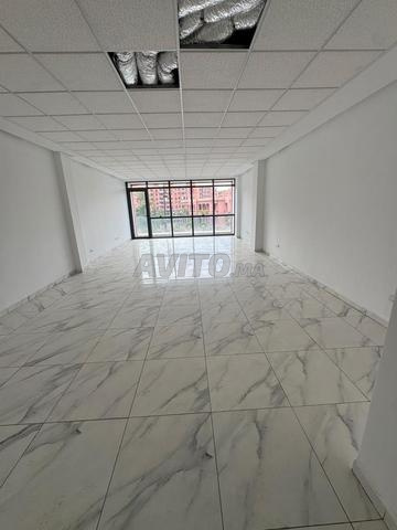 Étage complet grands plateaux bureaux