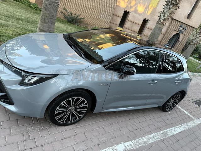 Très belle Toyota Corolla S Hybrid