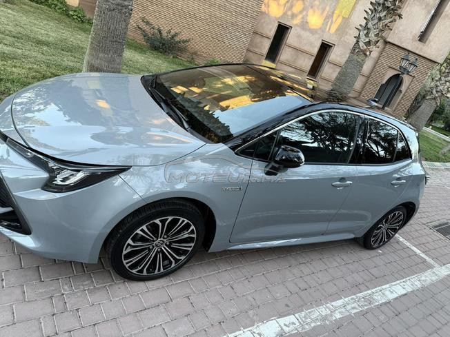 très belle Toyota Corolla S hybrid 