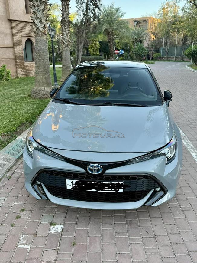 très belle Toyota Corolla S hybrid 