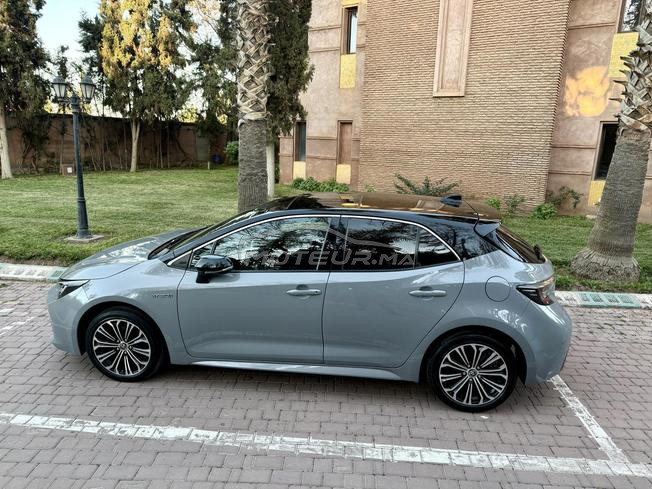 très belle Toyota Corolla S hybrid 