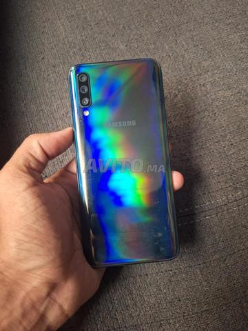 Samsung A50 128 Go Stockage 4 Go RAM très propre - 2