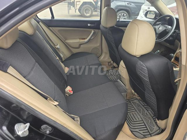 Voiture Honda Accord très propre - 2