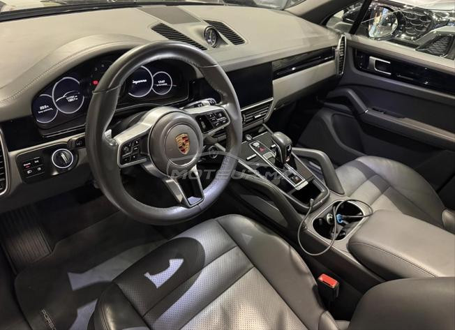 Porsche Cayenne hybride 2020 en excellent état 