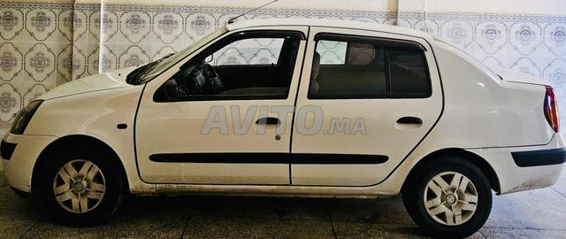 Renault Clio Essence Manuelle 2002 à Oujda - 2