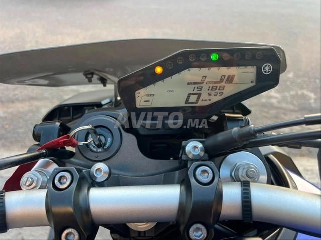 YAMAHA MT-09 ETAT NEUF DD FIN 2025 PREMIERE MAIN - 2
