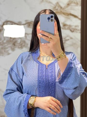 La Kandoura marocaine aux couleurs distinctives et coupes élégantes