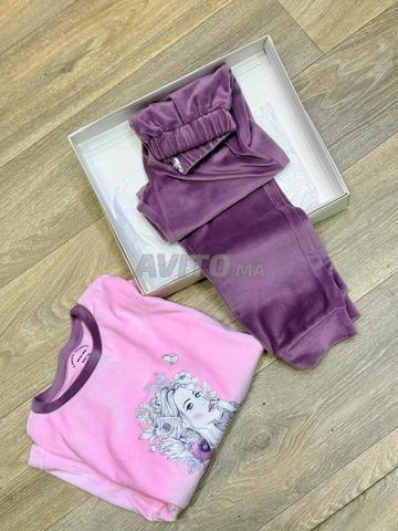 Vêtements pour enfants neufs de haute qualité. Vente en gros uniquement