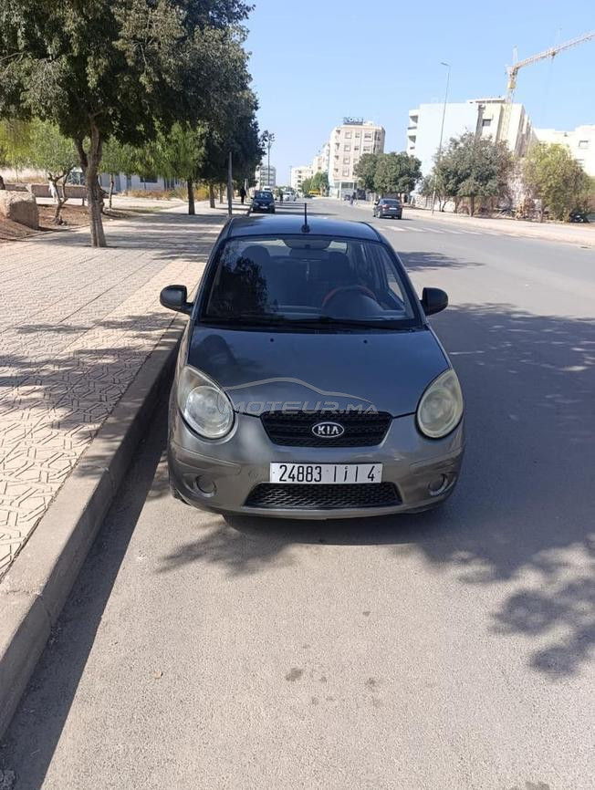 kia Picanto modéle 2011 en bon état.