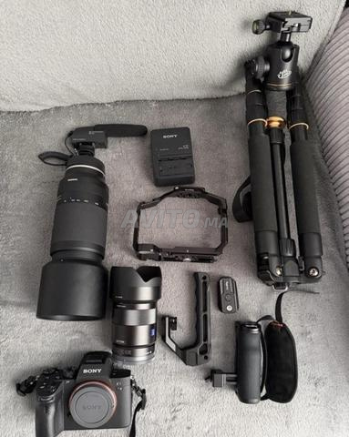 Sony a7 iii et deux objectifs et accessoires
