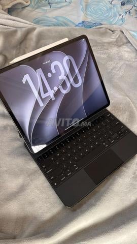 Apple iPad Pro M1 12,9 avec keyboard et pencil