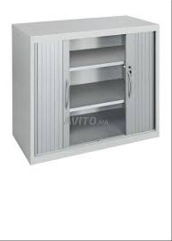 Armoire basse métallique porte rideaux
