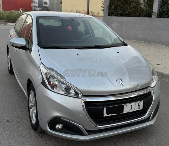 PEUGEOT 208 1er 2019 Km 87000 aucune retouche