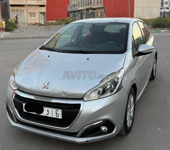 PEUGEOT 208 1er 2019 Km 87000 aucune retouche - 2