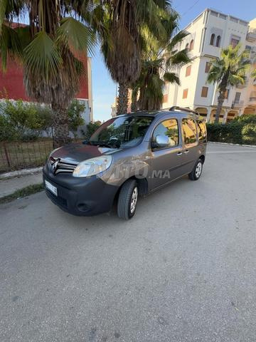 Voiture encore neuve, peinture d'origine maison