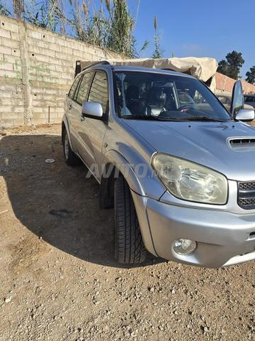 Magnifique voiture Toyota RAV4 - 2