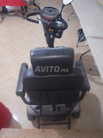 Fauteuil roulant électrique pour handicapés - 2
