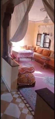 دار سفلية للبيع و أيضا توجد شقة بالطابق الثاني