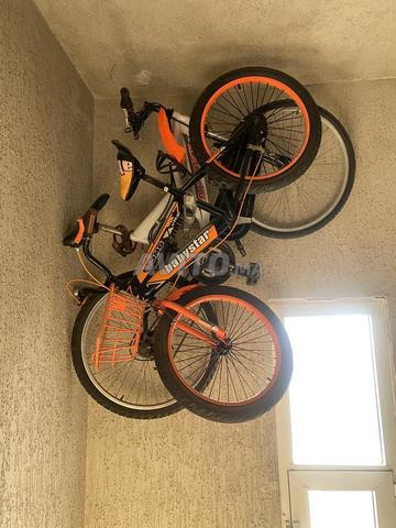 Vente de 2 vélos, 2 rideaux de fenêtre et 3 rideaux en plastique - 2