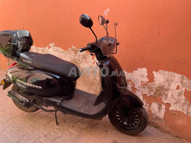 Scooter Reef Motors noir à vendre – Bon état