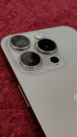 iPhone 15 Pro 256/86 très propre - 2