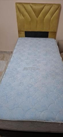 Lit simple design élégant couleur or avec matelas - 2