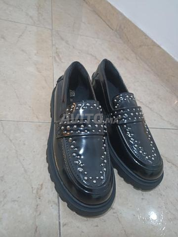 Paire de chaussures neuves - 2