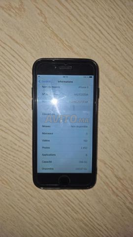 iPhone 8 256GB Batterie changée avec chargeur