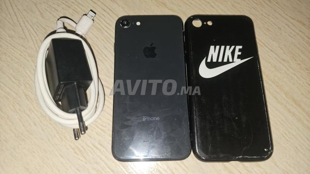 iPhone 8 256GB Batterie changée avec chargeur - 2