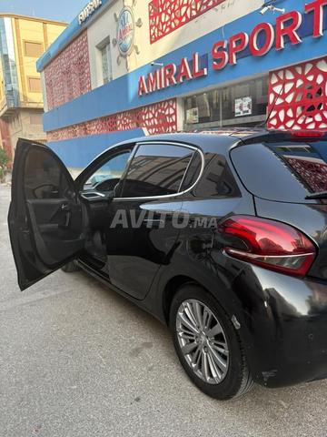 Peugeot 208 Diesel Manuelle 2019 à Tanger - 2