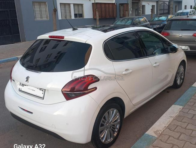 Peugeot 208 White édition 