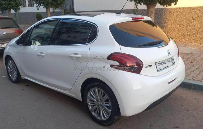Peugeot 208 White édition 