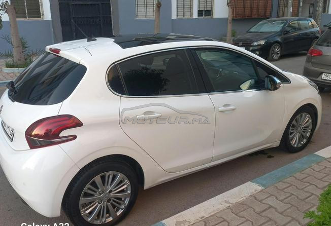 Peugeot 208 White édition 
