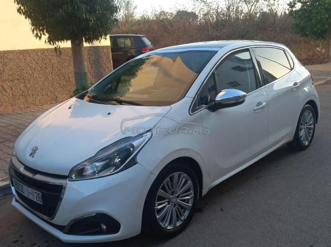 Peugeot 208 White édition 