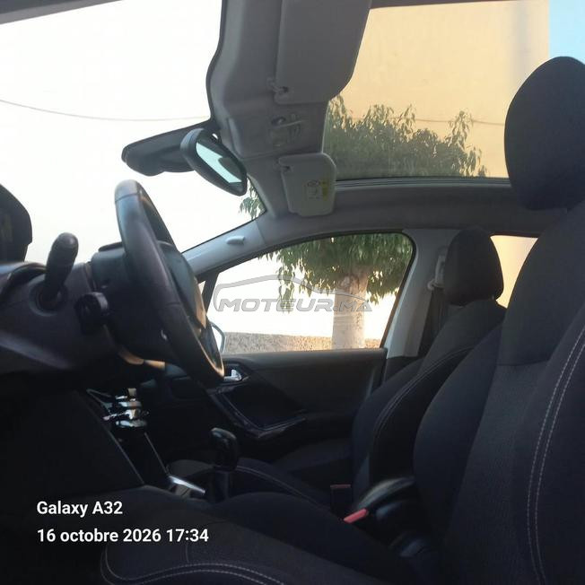 Peugeot 208 White édition 