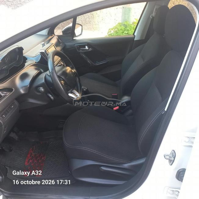 Peugeot 208 White édition 