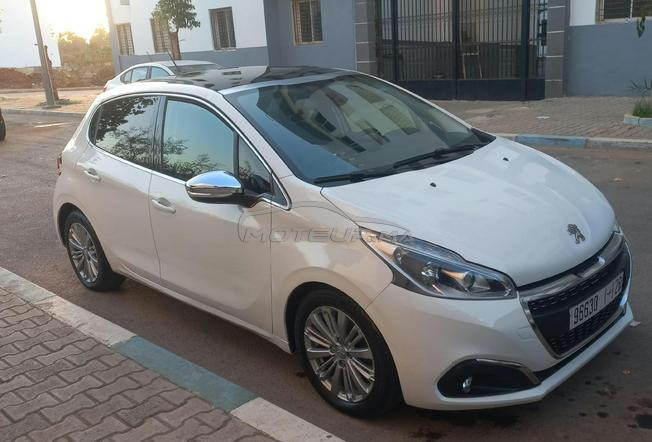 Peugeot 208 White édition 