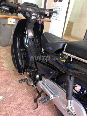 Scooter C50 Docir 2026, état neuf, moteur 150 cc