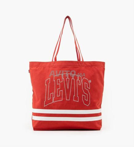 Sac Levis Très agréable neuf original