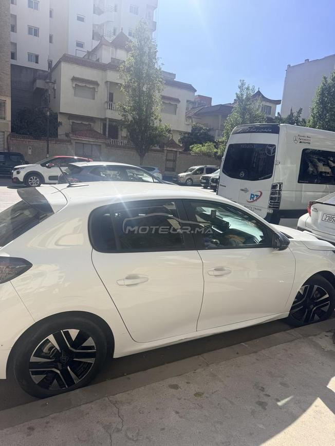 Peugeot 208 Diesel Manuelle 2024 à Tanger