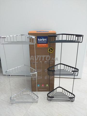 Étagère triple en inox disponible en deux couleurs