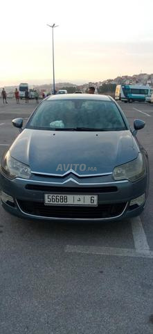 Je mets en vente une Citroën C5 modèle 2011 en excellent état