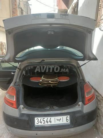 Voiture Renault, quartier Cité Kessouita - 2