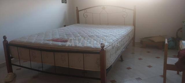 Je mets en vente lit avec matelas - 2