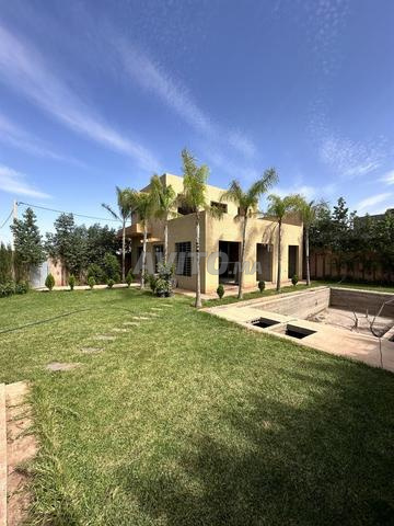 Villa gros œuvre avancé avec puits 514 m² - 2