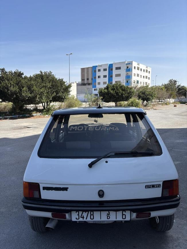 Peugeot 205 essence modèle 1992 